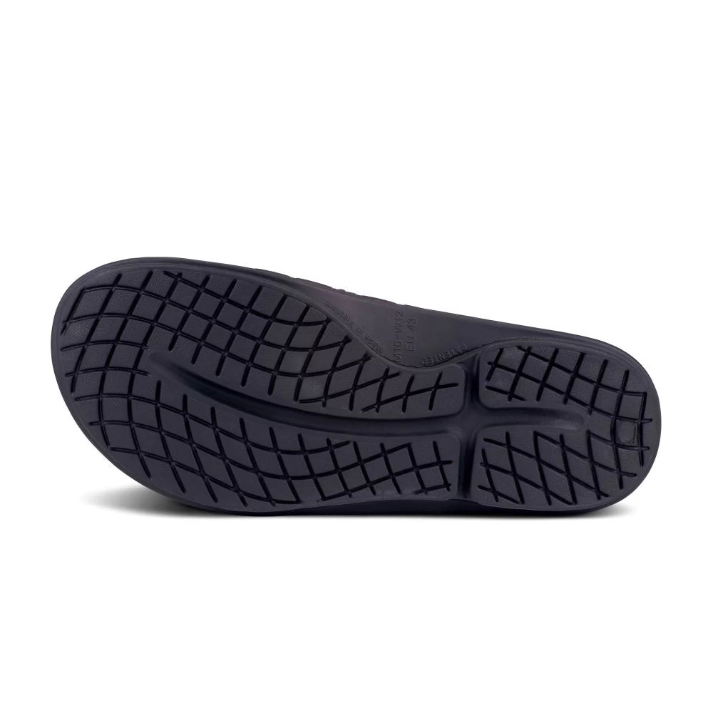 'OOFOS' Unisex OOahh Sport Flex Sandal - Black Matte - Image 3